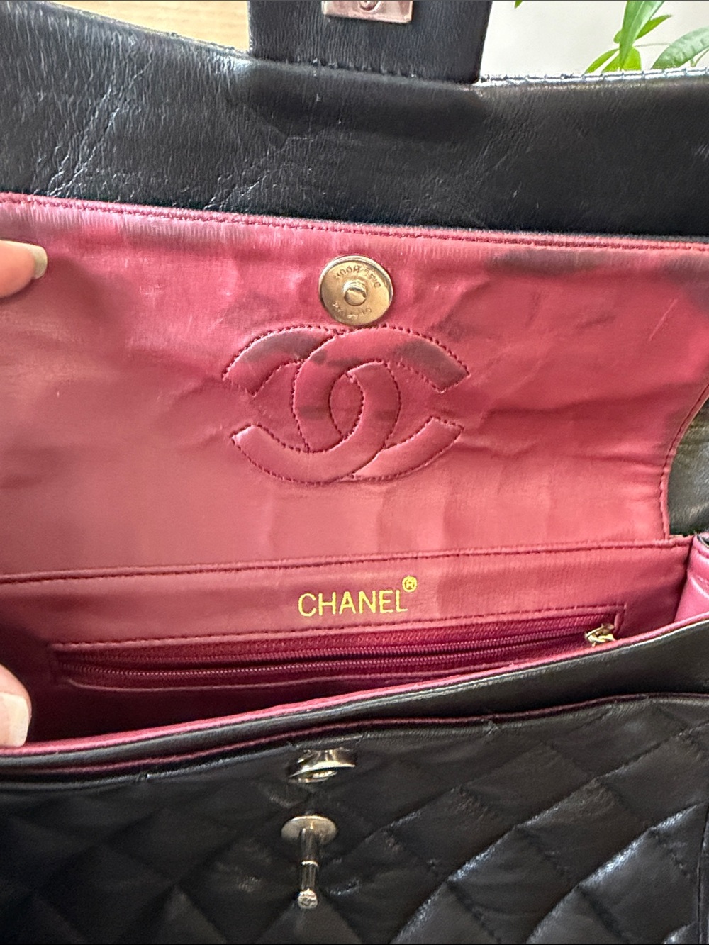 GWP CHANEl Black Quilted Shoulder Bag with Silver Hardware - Picture 7 of 17
